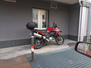 benelli trk 502x 