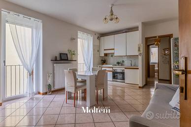 Appartamento di 80 m² con 3 locali e box auto a De