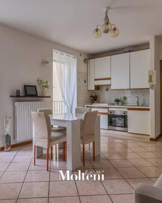 Appartamento di 80 m² con 3 locali e box auto a De
