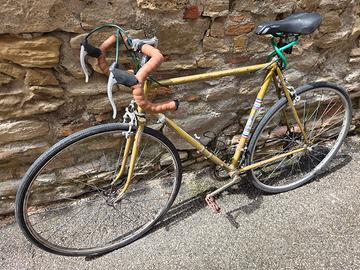 Bici da corsa vintage con freni balilla