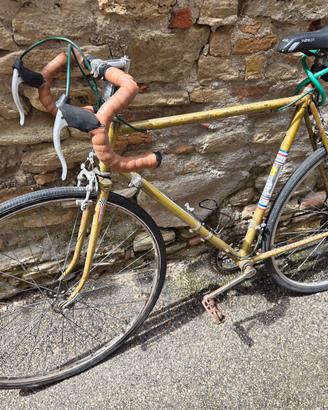 Bici da corsa vintage con freni balilla