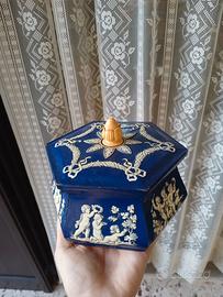 Scatola di latta esagonale vintage blu cobalto