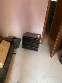 Mobili marrone scuro