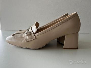 Mocassini beige con tacco Nero Giardini