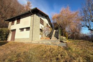VILLA SINGOLA A MONTAGNA IN VALTELLINA