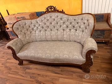 Divano in noce capitonne’