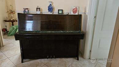 Pianoforte e mobile usato