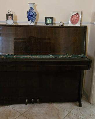 Pianoforte e mobile usato