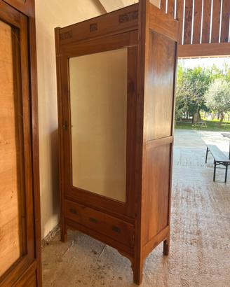 Armadio d’epoca in legno restaurato