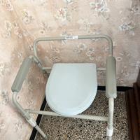 Letto e sedia ospedaliera