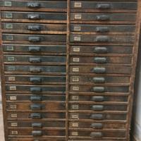 vecchia cassettiera per tipografia