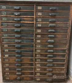 vecchia cassettiera per tipografia