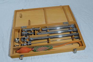 Antico strumento medico per colonscopia