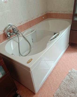 vasca idromassaggi Jacuzzi 