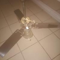 Ventola a soffitto con luce