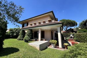 ESCLUSIVA VILLA DI TESTA CON GIARDINO