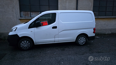Nissan nv 200