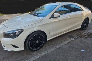 MERCEDES CLA 200d 4MATIC COME NUOVA