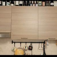 cucina completa frigo escluso, con tavolo e sedie 