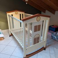 Lettino con sponde per bambini  e materasso 