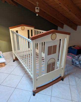 Lettino con sponde per bambini  e materasso 