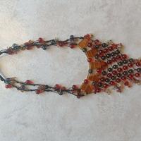Collana artigianale etnica con pietre naturali