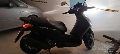 Moto scooter Beverly 300