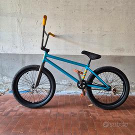 Bmx assemblata professionale