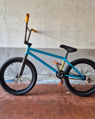 Bmx assemblata professionale