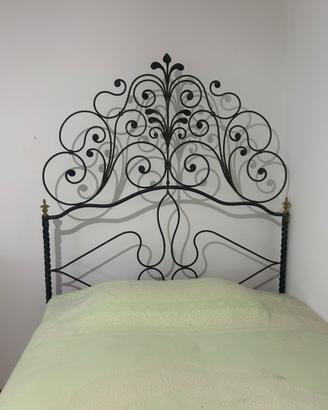 Letto antico in ferro battuto