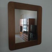 Specchio con cornice in legno