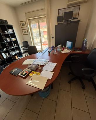 Scrivania con cassettiera Fantoni