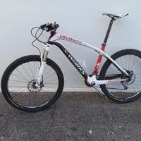MTB IN CARBONIO. Misura 26