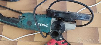 Martello +smerigliatrice Makita 120€
Descrizione: