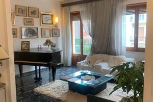 Cagliari, via Castelvì, quadrivano luminoso