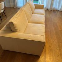 Divano moderno in velluto color beige