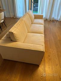 Divano moderno in velluto color beige