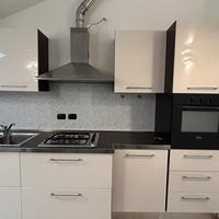 Cucina colore avorio lucido