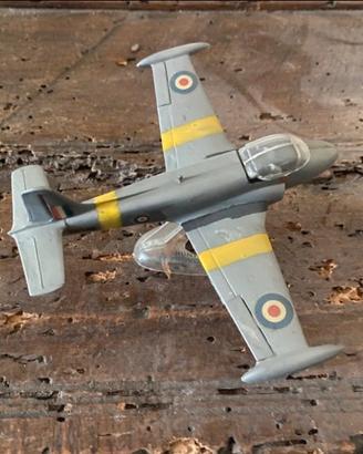 Modello in scala del Hunting Percival Jet Provost