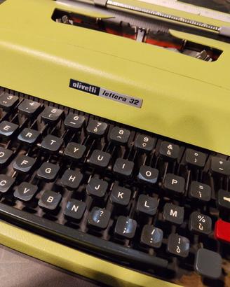 Macchina da per scrivere lettera 32