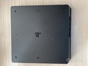 PlayStation 4 slim 1 TB + 2 controller + 4 giochi