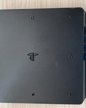 PlayStation 4 slim 1 TB + 2 controller + 4 giochi