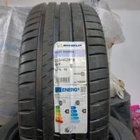 . 4 gomme.  anno.  2025    235/45/18.  michel. 