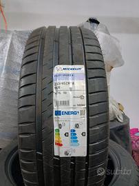 . 4 gomme.  anno.  2025    235/45/18.  michel. 