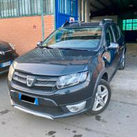 Dacia sandero stepway cambio automatico perfetta