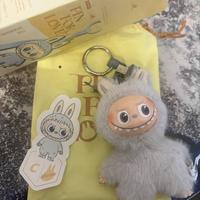 Labubu pin for love -C-