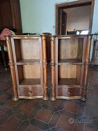 Coppia di Comodini  (noce) stile classico