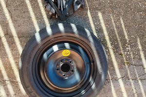 ruotino 125x85 r16 mai usato 