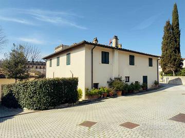 Villa di 299 m² con più di 5 locali a Calenzano