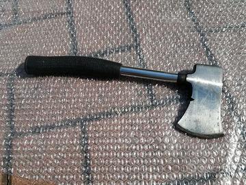 Accetta 34 cm. in ferro con impugnatura gommata